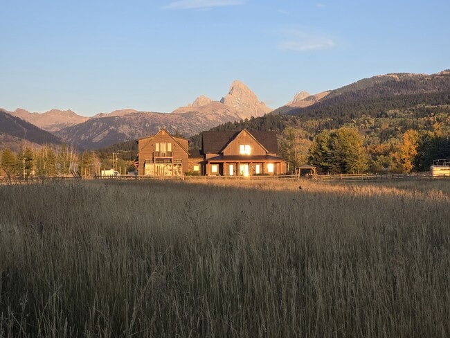 property at 105 Alta Meadows Rd