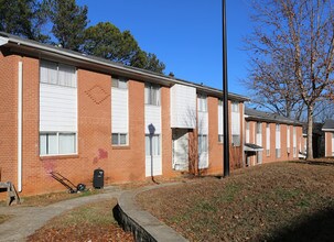 Ytoy Springs in Atlanta, GA - Foto de edificio - Building Photo