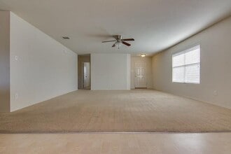 621 Woodpecker Ln in Fort Worth, TX - Foto de edificio - Building Photo