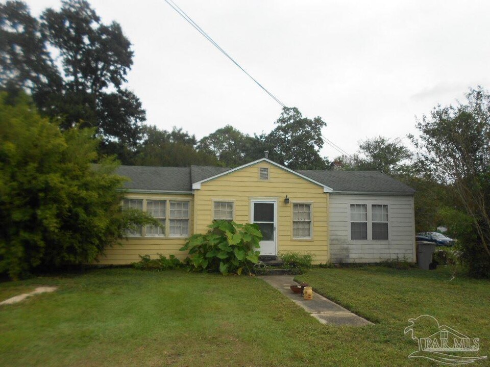 208 Dwight Ave in Pensacola, FL - Building Photo