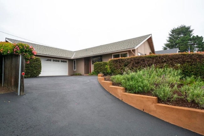 2534 Selrose Ln in Santa Barbara, CA - Building Photo - Building Photo