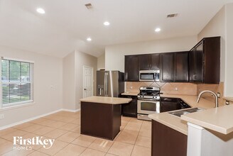 5914 Rosemary Circle in Baytown, TX - Building Photo - Building Photo
