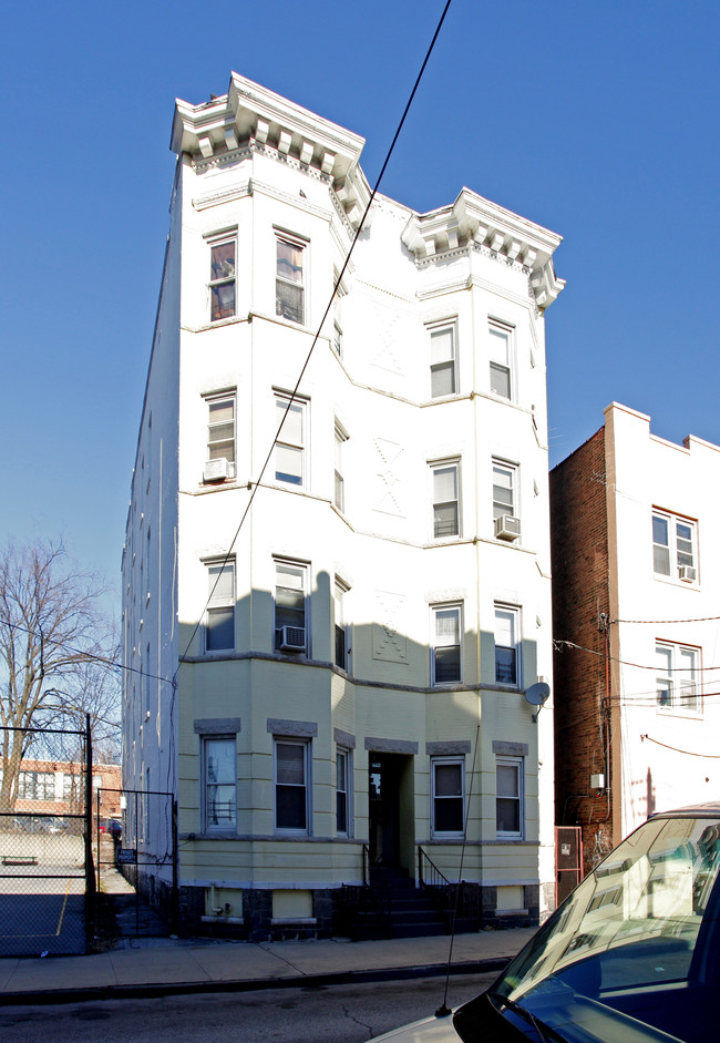 29 Knowles St in Yonkers, NY - Building Photo - Building Photo