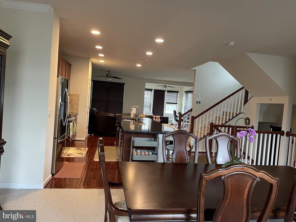 25271 Sackwheat Square in Chantilly, VA - Building Photo