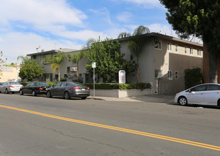 6444 Tujunga Ave in North Hollywood, CA - Building Photo - Building Photo