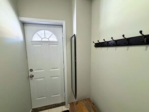 1052 Cannon St E in Hamilton, ON - Building Photo - Building Photo