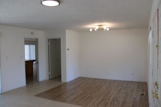 121 Westcott Way in Sacramento, CA - Building Photo - Building Photo