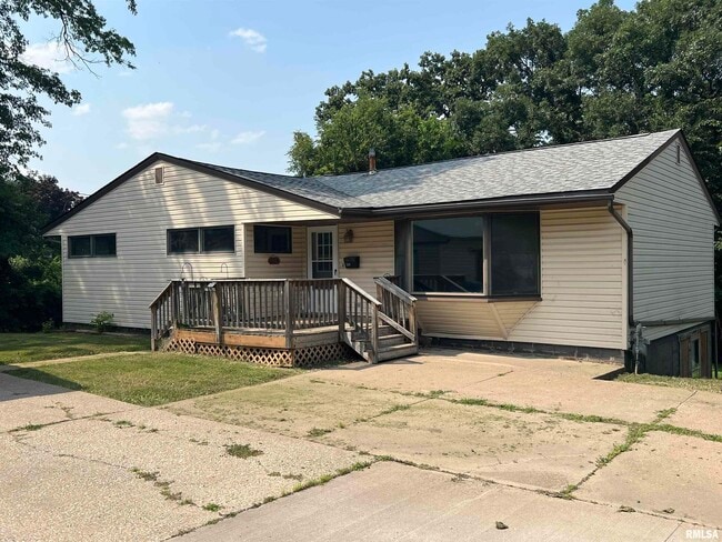 property at 1114 Bellevue Ct