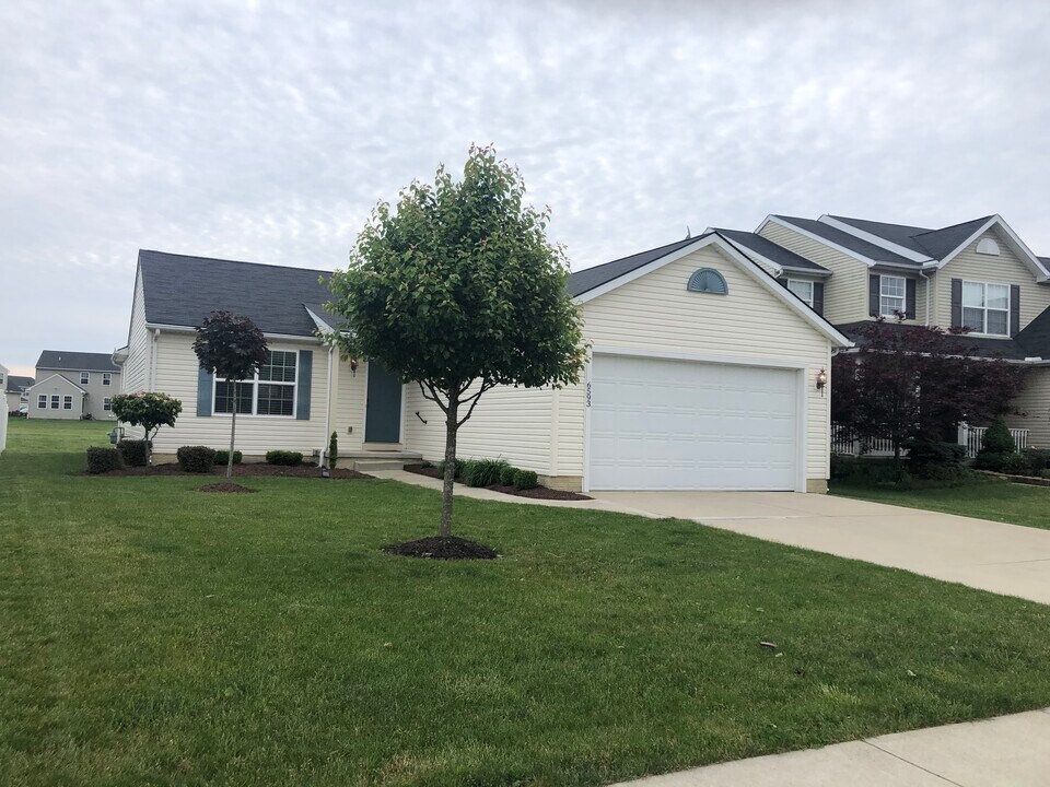 6593 Majestic Dr in North Ridgeville, OH - Foto de edificio