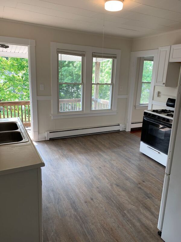 70 Maple St in Chicopee, MA - Building Photo - Building Photo