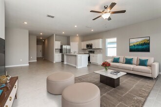 2732 Granville Dr in Kissimmee, FL - Building Photo - Building Photo