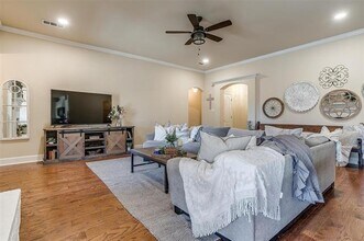 320 Delaware St in Burleson, TX - Building Photo - Building Photo
