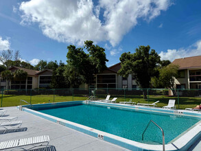744 NW Fork Rd in Stuart, FL - Foto de edificio - Building Photo