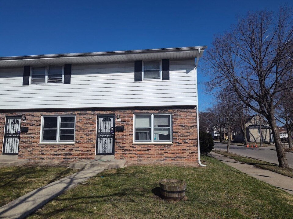 4700 N 42nd St-Unit -4700 in Milwaukee, WI - Building Photo