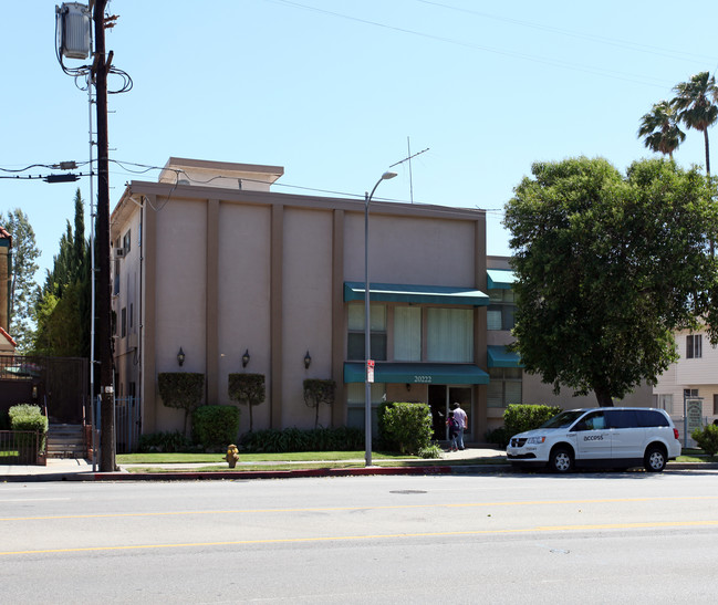 Victoria Apartments in Canoga Park, CA - Building Photo - Building Photo