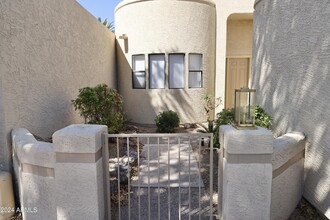 8100 Camelback Rd in Scottsdale, AZ - Building Photo - Building Photo