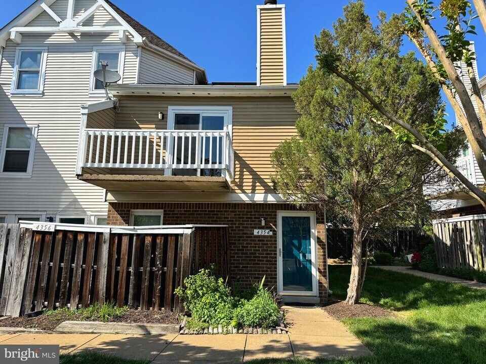 4354 Pembrook Village Dr in Alexandria, VA - Building Photo