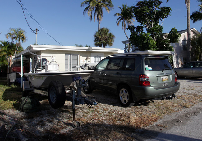 2606 2nd St in Matlacha, FL - Building Photo - Building Photo