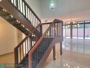12270 NW 11th St in Pembroke Pines, FL - Building Photo - Building Photo