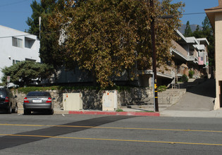 3037 Montrose Ave in La Crescenta, CA - Building Photo - Building Photo