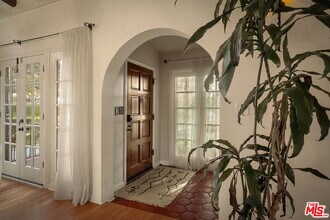 2223 Cloverfield Blvd in Santa Monica, CA - Building Photo - Building Photo