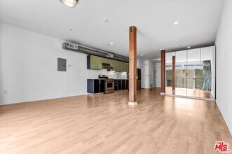 4215 Glencoe Ave in Marina Del Rey, CA - Building Photo - Building Photo