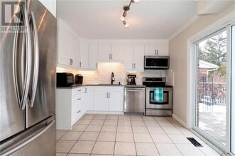 15 Harwood Rd in Cambridge, ON - Building Photo - Building Photo