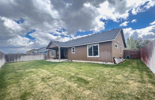 12524 W Pacific Ct in Airway Heights, WA - Foto de edificio - Building Photo