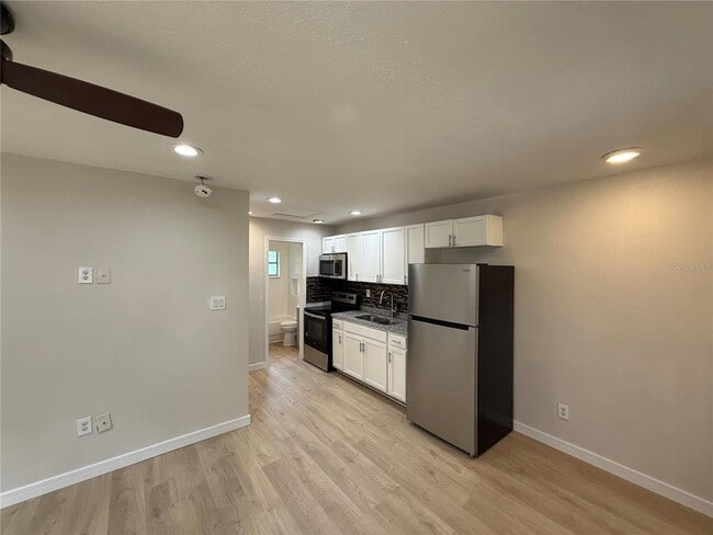 10022 N Lantana Ave in Tampa, FL - Building Photo - Building Photo