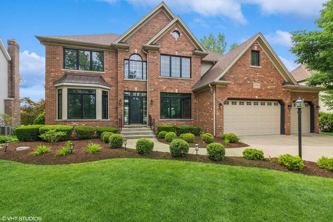 3304 Rollingridge Rd in Naperville, IL - Building Photo