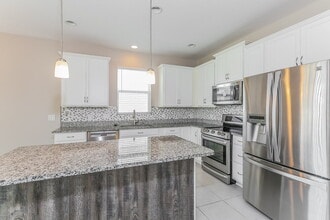 3815 San Isidro Cir in St. Cloud, FL - Foto de edificio - Building Photo