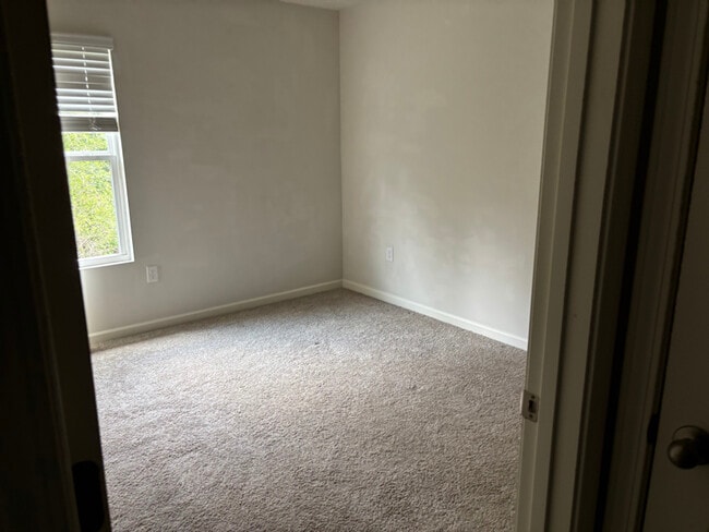 property at 464 Stoneybrook Dr