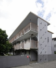 Vineyard Court Apartments in Honolulu, HI - Building Photo - Building Photo