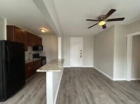 2715 N Sawyer Ave, Unit 215 in Chicago, IL - Building Photo
