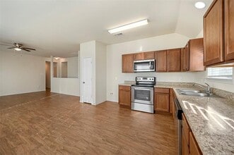 3408 Robin Rd in Ennis, TX - Building Photo - Building Photo