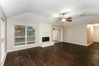 2810 Forest Hills Dr in League City, TX - Foto de edificio - Building Photo