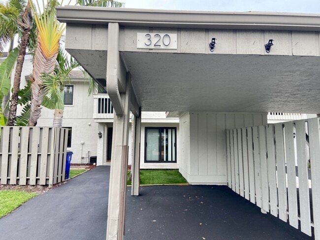 320 Deer Creek Wildwood Ln E in Deerfield Beach, FL - Building Photo - Building Photo