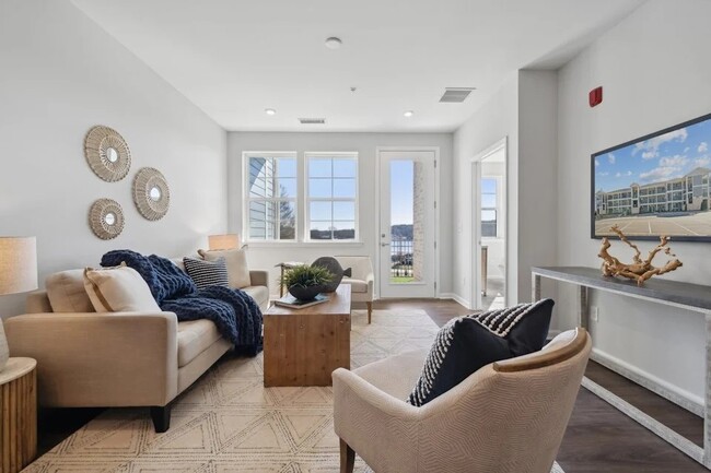 4455 Reed Creek Dr, Unit Waterstone Condo 305 in Sherrills Ford, NC - Building Photo - Building Photo