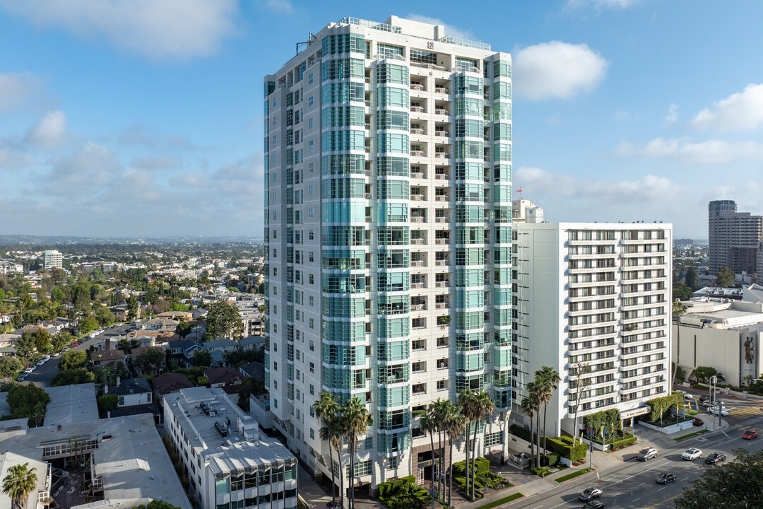 La Tour in Los Angeles, CA - Building Photo