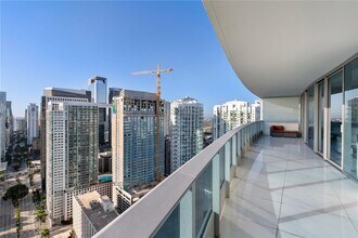 200 Biscayne Boulevard Way, Unit 5103 in Miami, FL - Foto de edificio - Building Photo