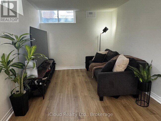 3925 Lodi Rd in Burlington, ON - Building Photo - Building Photo