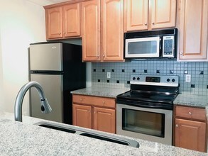 4309 Bayside Village Dr-Unit -APT 104 in Tampa, FL - Foto de edificio - Building Photo