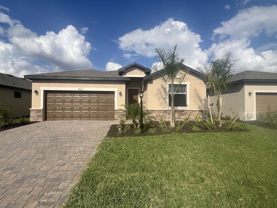 14860 Palamos Cir in Ft. Myers, FL - Building Photo