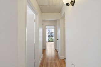 10747 Wilshire Blvd in Los Angeles, CA - Foto de edificio - Building Photo