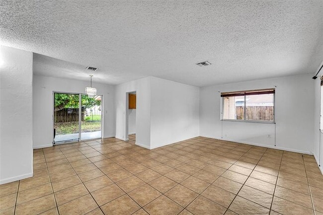 2230 Havana Dr in Miramar, FL - Building Photo - Building Photo