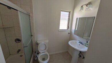 416 N Marguerita Ave, Unit D in Alhambra, CA - Foto de edificio - Building Photo