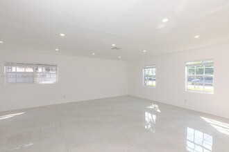 913 NE 2nd St in Hallandale Beach, FL - Building Photo - Building Photo