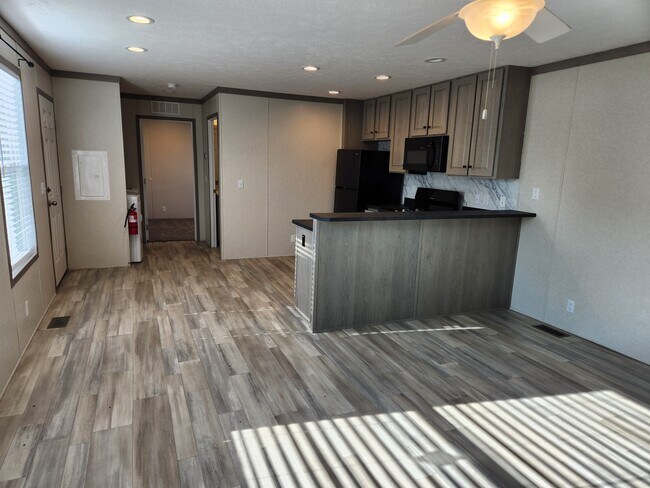 100 W Arizona in Belleville, MI - Building Photo - Building Photo