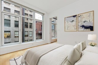 5 E 44th St in New York, NY - Building Photo - Building Photo