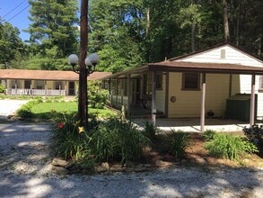 51 Snapdragon Ln in Hendersonville, NC - Building Photo - Building Photo